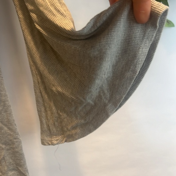 Elan Grey Cold shoulder tee oversized - Picture 4 of 6